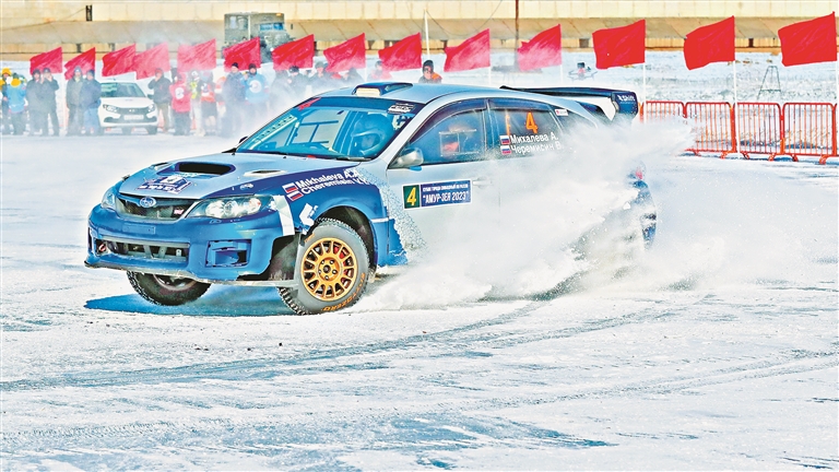 中俄國際冰雪汽車挑戰賽開賽