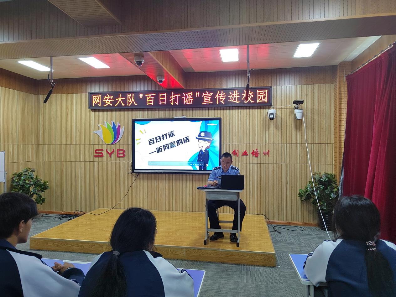 同江市公安局網安大隊開展“打擊整治網絡謠言百日行動”宣傳活動_fororder_圖片5