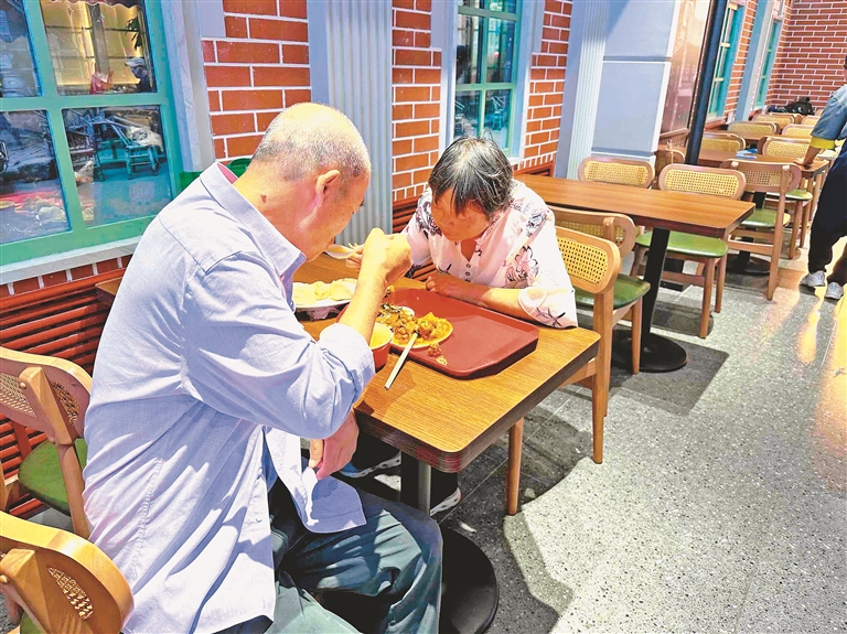 哈爾濱首個“國營大食堂”開門納客