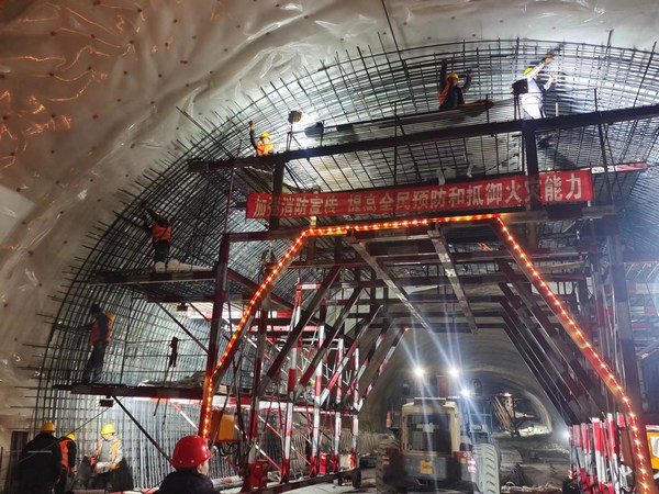 中國最北端公路隧道黑臥公路小金場隧道全線貫通_fororder_LOCAL1702540202566CXC7FIJAIO