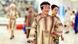 跨界、融合、碰撞！這個春節，赫哲族魚皮服飾與中國傳統旗袍不期而遇