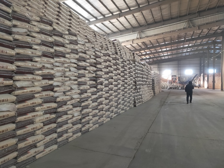 北國春來早丨黑河市：農事“升溫”早  黑土備耕忙_fororder_全力抓好春子生産加工，指導種子加工企業開足馬力加工生産良種 