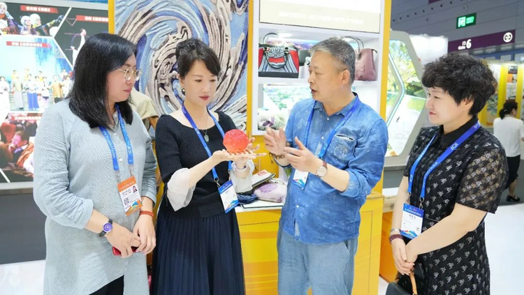 黑河市孫吳縣漢麻走“秀”深圳文博會_fororder_圖片6
