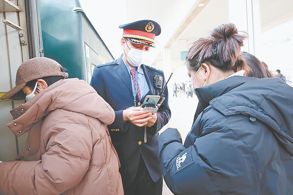 春運首日 開封火車站發送旅客6756人次