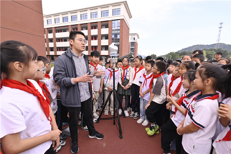 信陽市新縣：探秘氣象世界 播種科學夢想