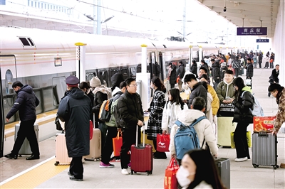 正月初七鐵路迎來客流返程高峰 鄭州局開行旅客列車1743列