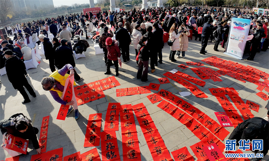 河南洛陽：百名書法家義寫春聯