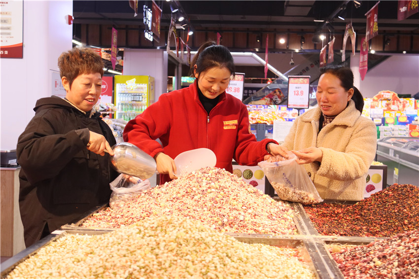 南陽市臥龍區：臘八食材俏銷