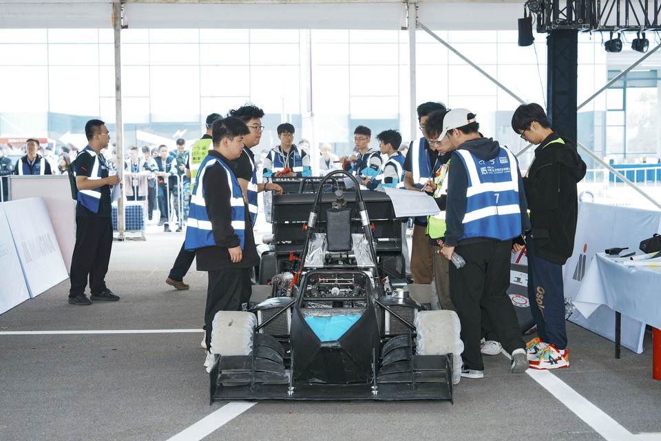 “學生造賽車”競速鄭州 中國大學生方程式汽車大賽首次來豫