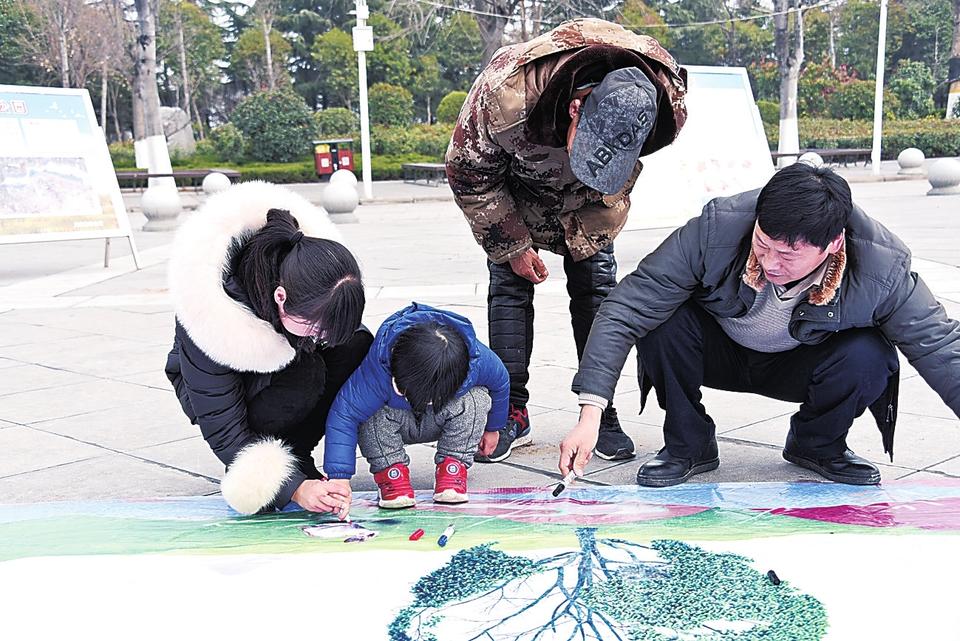 【焦點圖-大圖】【移動端-焦點圖】【圖説4】3月3日鄭州開展“世界野生動植物日”公益活動