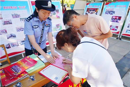 （有修改）【B】河南靈寶公安擺攤宣傳安全防範 傳播智慧警務