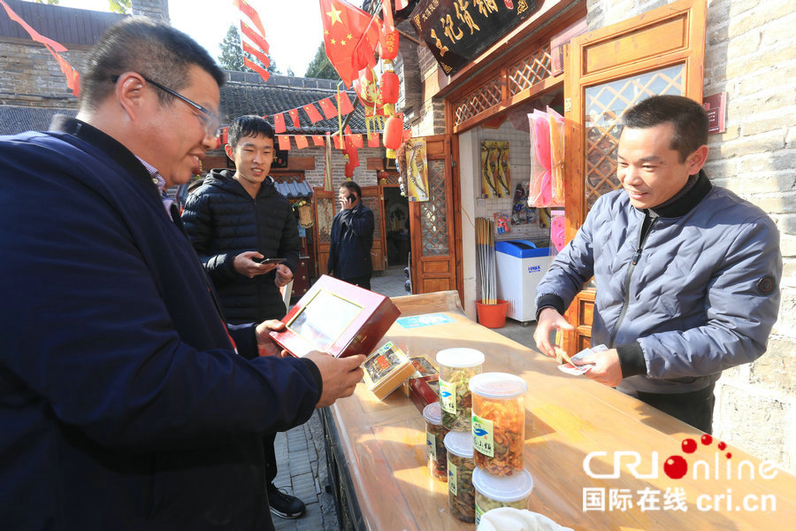 【焦點圖-大圖】【 移動端-焦點圖】【圖説1】河南鶴壁：扶貧小鎮桑園冬遊熱