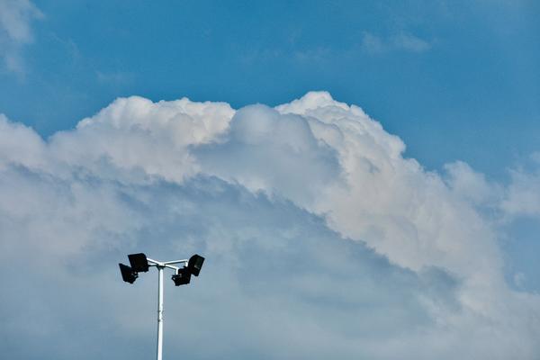 鄭州“最美天空”連續刷屏 未來幾天或將迎來降雨天氣