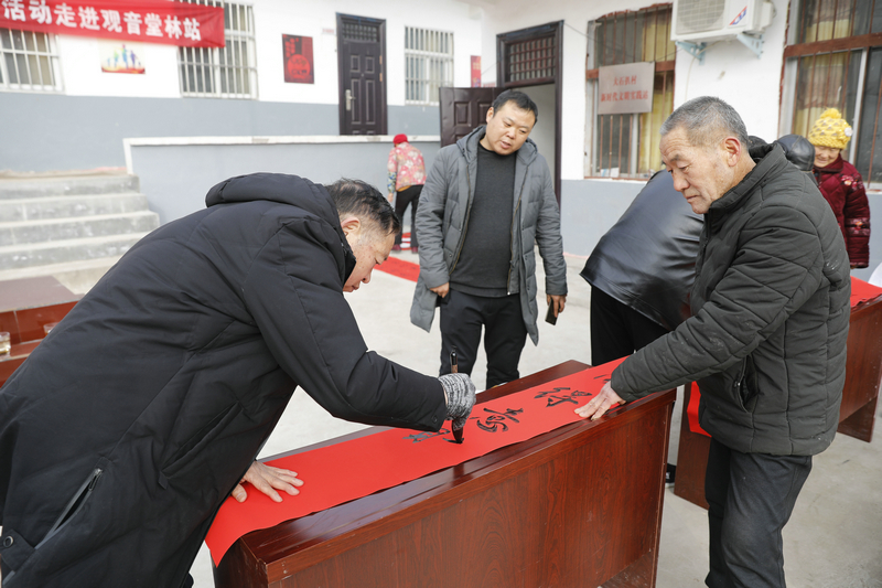 【組圖】河南寶豐：春聯送進貧困村