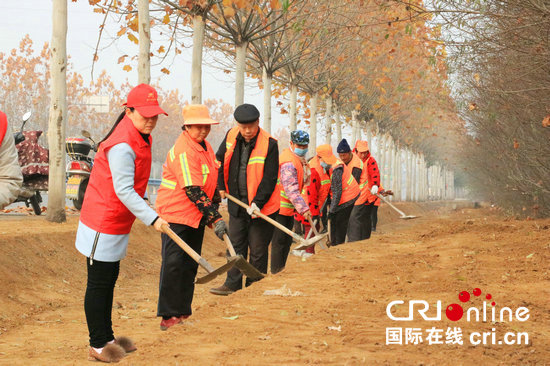 【河南在線-文字列表】【移動端-新聞列錶帶圖】平頂山寶豐：美化道路保暢通