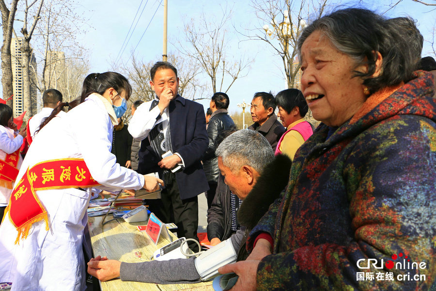 【焦點圖-大圖】【移動端-焦點圖】河南永城舉辦“千人公益理髮節”志願活動