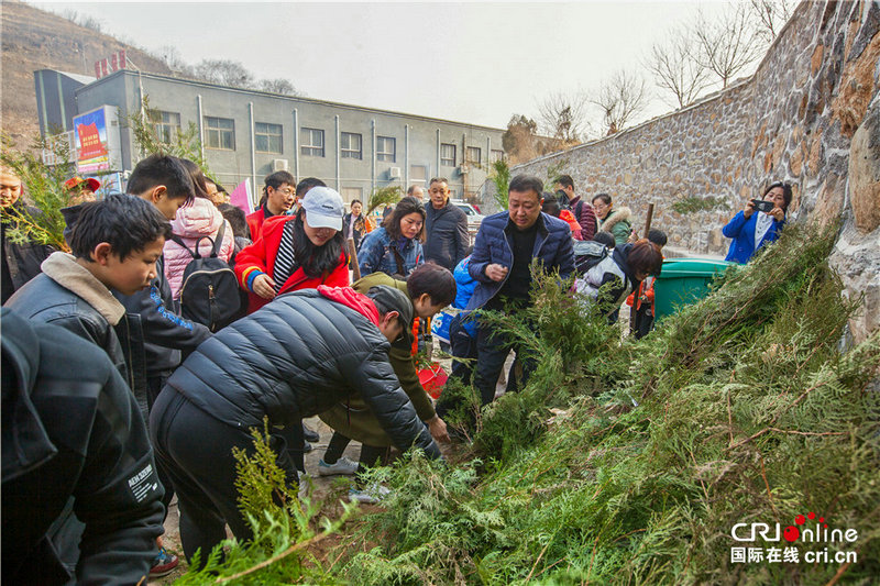 【焦點圖-大圖】【移動端-焦點圖】【圖説2】鶴壁市淇縣大石岩村舉辦植樹節活動