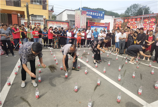 【B】平頂山市魯山縣四棵樹鄉黃溝村舉辦首屆農民運動會