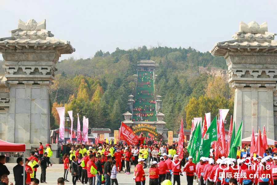 【焦點圖-大圖】【 移動端-焦點圖】【圖説3】河南永城：攜手奧運冠軍 徒步萬人大會