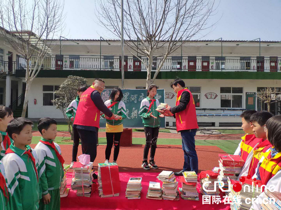 【河南供稿】漯河市第三中學開展圖書愛心捐贈活動