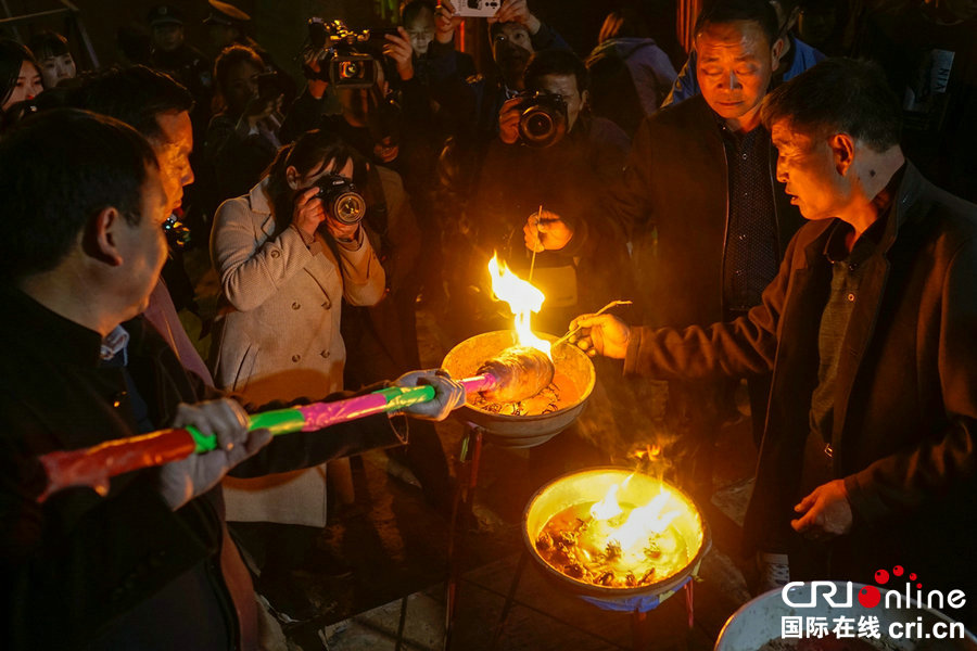 【河南供稿】鶴壁浚縣屯子鎮碼頭村舉行放河燈傳統民俗活動