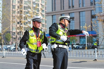 快速查酒駕 鐵騎大比拼 無人機“探案” 全國交警齊聚鄭州切磋“武藝”