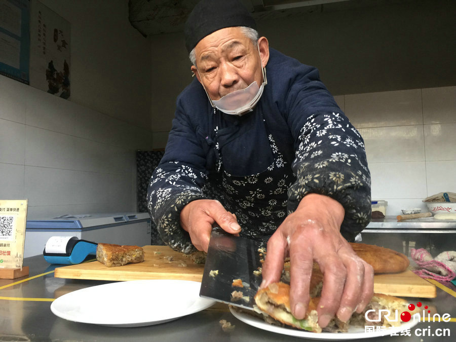 【焦點圖-大圖】【 移動端-焦點圖（頁面標題：建業大食堂吹響美食文化“集結號”）】建業大食堂吹響美食文化“集結號” 280余種小吃燃爆味蕾