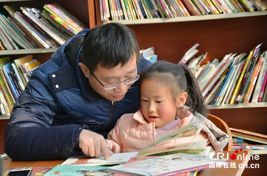 【焦點圖-大圖】【移動端-焦點圖】【圖説1】河南濟源：市民讀書館“充電”迎元旦