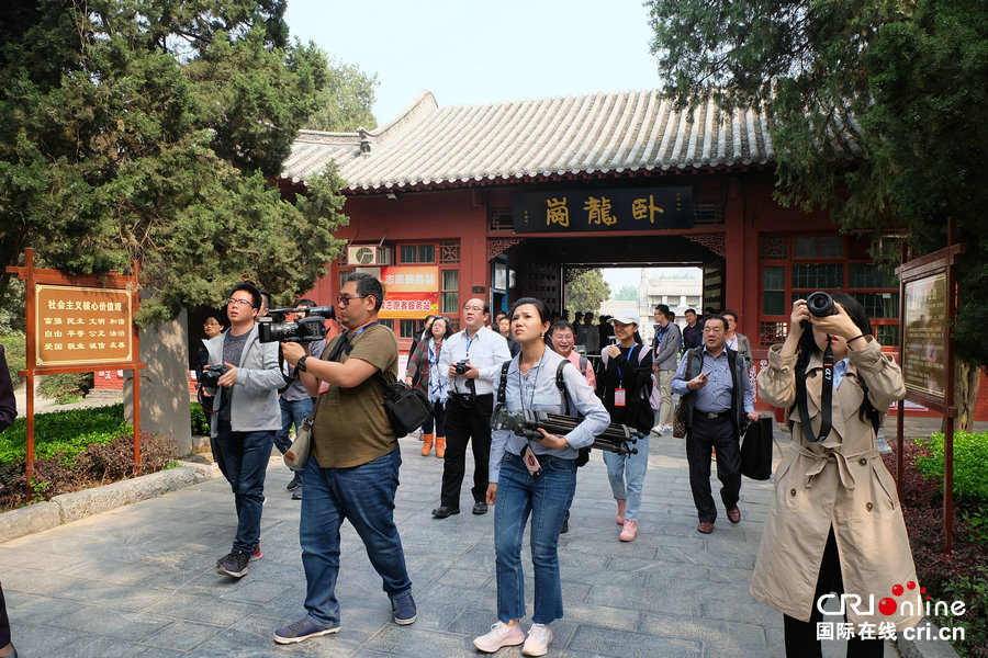 【河南原創】海峽兩岸媒體人走進南陽：探訪武侯祠 了解中醫藥文化（組圖）