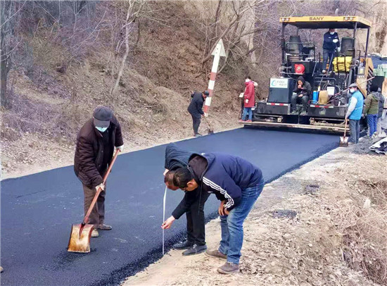 三門峽示範區陽店鎮：硬化山區村道路 鋪就致富“快車道”