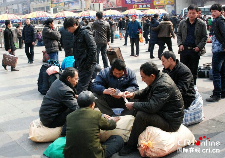 【焦點圖-大圖】【 移動端-焦點圖】【圖説2】農民工吳賢德鏡頭下的春運