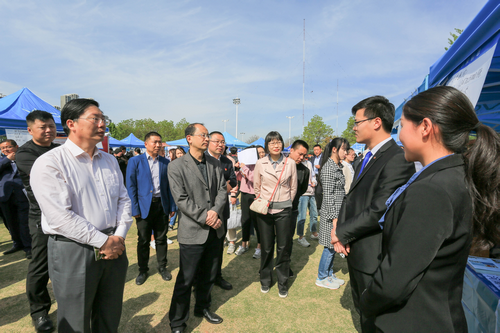 【河南供稿】漯河醫專舉辦2019年大型畢業生就業招聘會