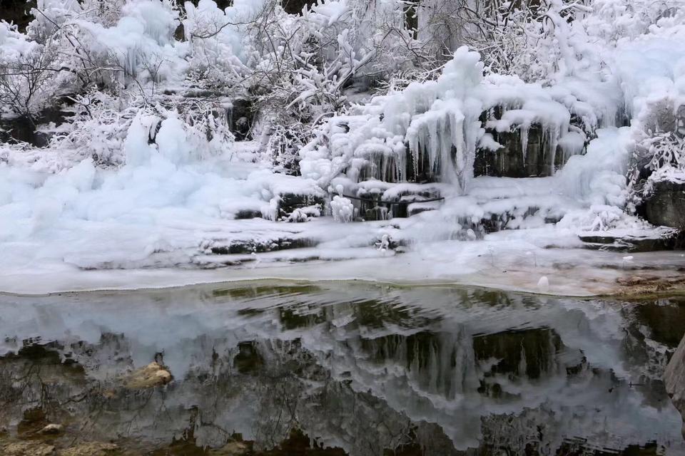 氣溫大降 焦作雲臺山現冰雪世界景色