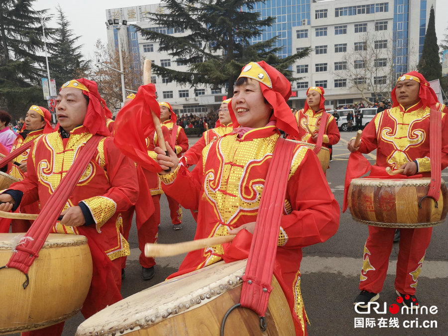 【焦點圖-大圖】【移動端-焦點圖（頁面標題：河南靈寶舉行“東風潮起涌金城”社火表演）】河南靈寶市舉行2019年“東風潮起涌金城”社火表演