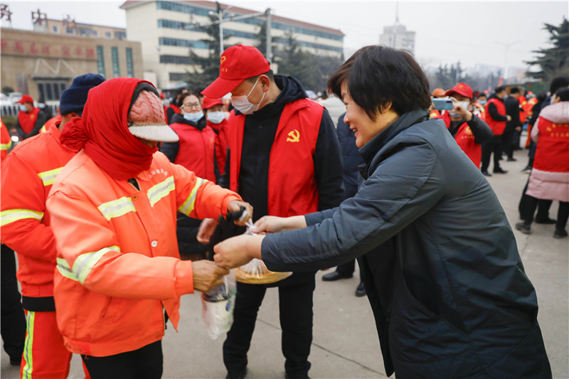 【原創】平頂山市寶豐縣：臘八粥香 溫暖寒冬_fororder_2.JPG