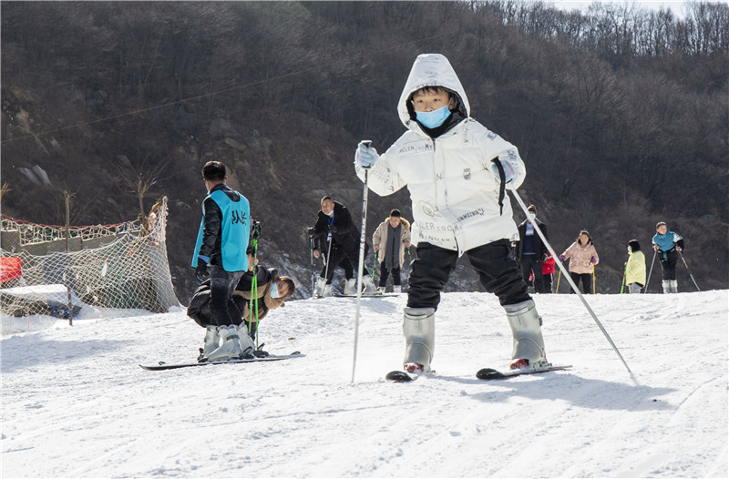 【原創】旅遊發展、疫情防控兩手抓 平頂山魯山景區冰挂引人來打卡_fororder_微信圖片_20210111105512