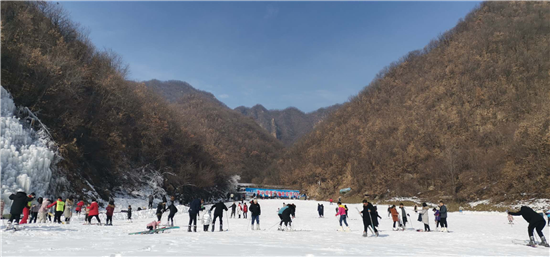 【B】平頂山市魯山縣：滑雪項目撐起冬日堯山旅遊“半邊天”