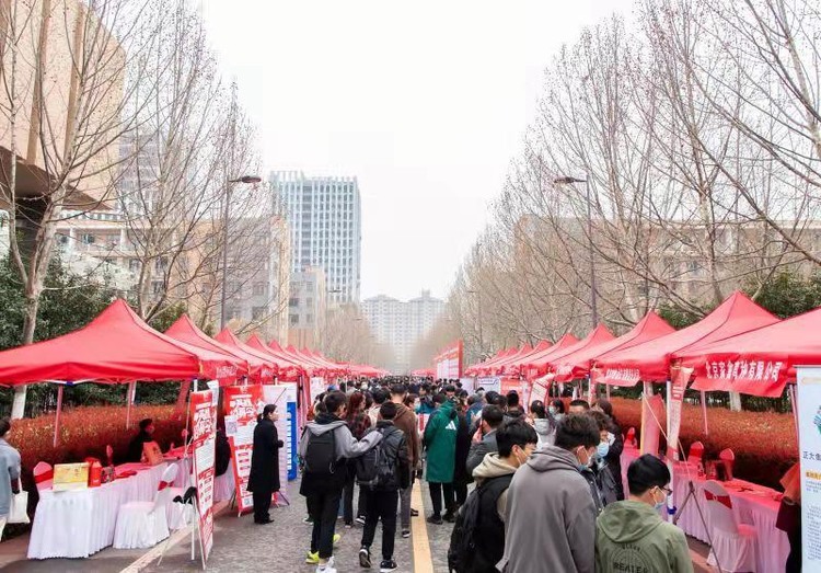 河南舉辦2021年首場畢業生大型招聘會