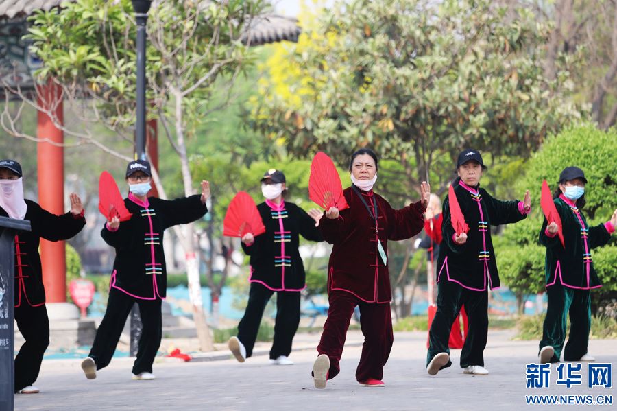 河南開封：春日古城歡樂多