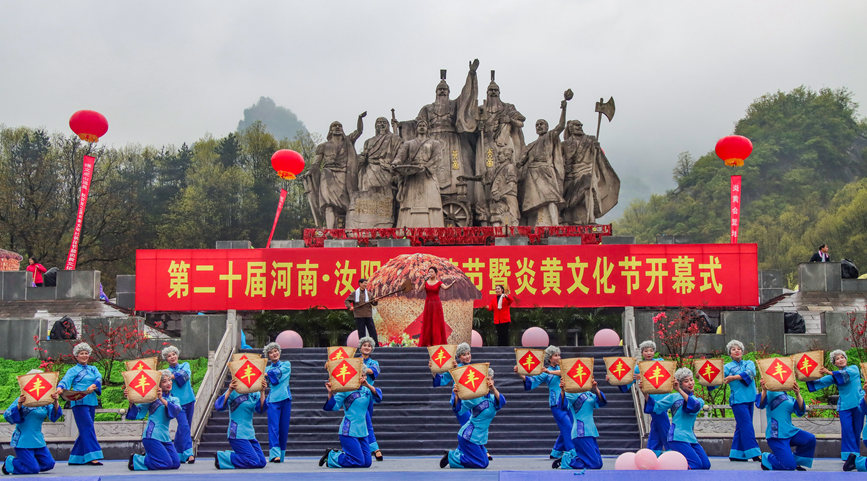 洛陽汝陽：杜鵑花開映山紅