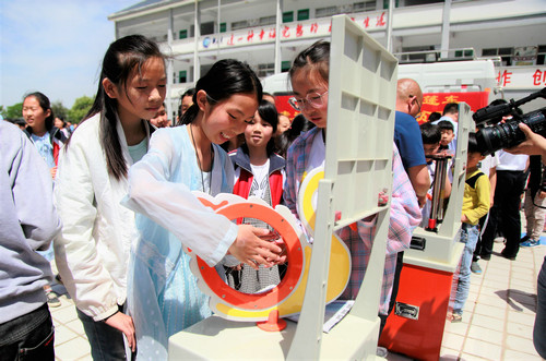 【河南供稿】“科普大篷車”科技志願服活動首站在洛陽宜陽縣啟動