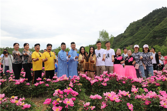 第十五屆雙胞胎漂流節暨花海音樂節在三門峽盧氏縣成功舉辦_fororder_第十五屆雙胞胎漂流節暨花海音樂節現場 攝影 張蕓曦