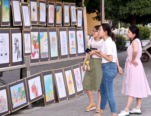 【河南供稿】南陽市內鄉縣王店鎮初級中學開展“社團成果”展示彙報活動