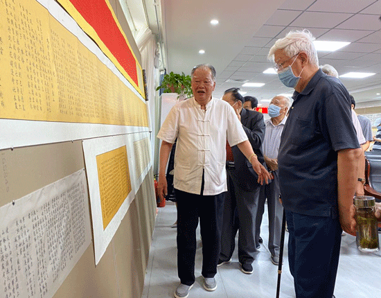 “兵心向黨·翰墨抒情”退休幹部馮文成將軍書法作品展在鄭州退休所成功舉辦_fororder_c2468edec1f1af431a10d7a196204ed