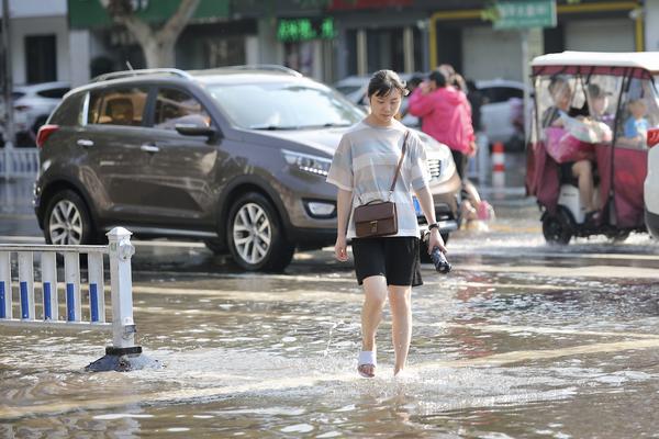 陽光明媚 雨災後正在逐步恢復的新鄉