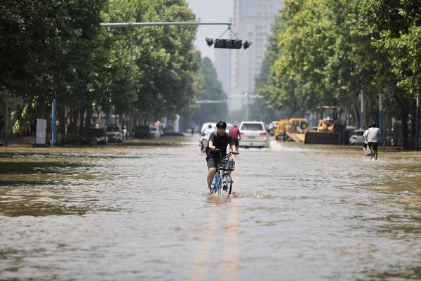 陽光明媚 雨災後正在逐步恢復的新鄉