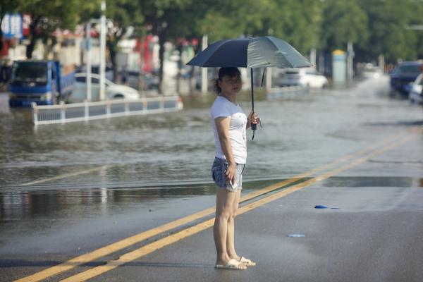 陽光明媚 雨災後正在逐步恢復的新鄉