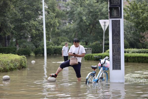 陽光明媚 雨災後正在逐步恢復的新鄉