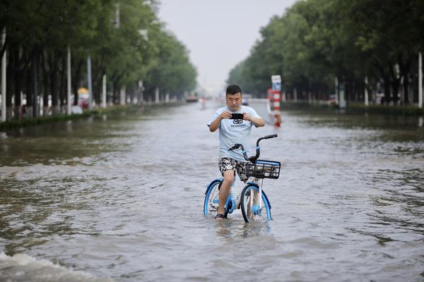 陽光明媚 雨災後正在逐步恢復的新鄉