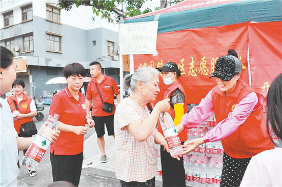 “汴”地大愛“志願紅”——開封市防汛救災志願服務綜述_fororder_圖片3